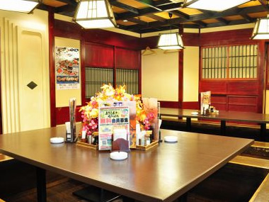 老舗ならではのレトロな雰囲気が漂うこの席は一番の人気席！｜庄や　町田本家店 