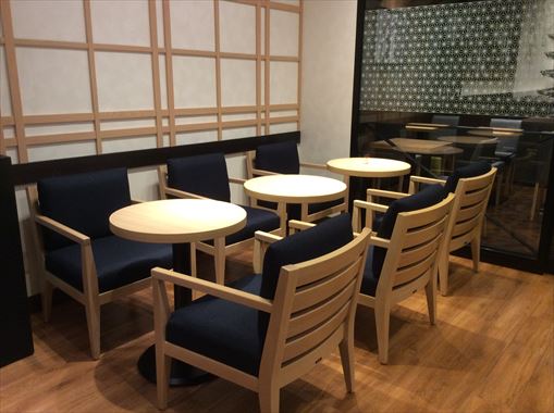 ゆったり座れる｜カフェ ベーカリー 神保町 CAFE＆BAKERY MIYABI　神保町店 